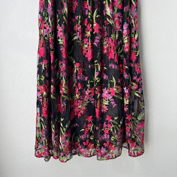 Elegant Floral Maxi Dress - Picture 4 of 10